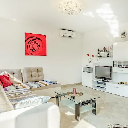 Διαμέρισμα Ulika-1 By Interhome