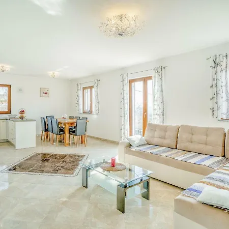 Apartment Ulika-1 By Interhome Tar-Vabriga