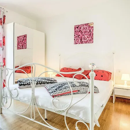 Apartment Ulika-1 By Interhome Tar-Vabriga