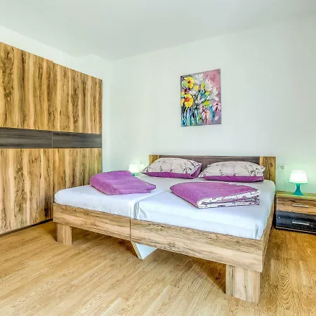 Ulika-1 By Interhome Apartment Tar-Vabriga