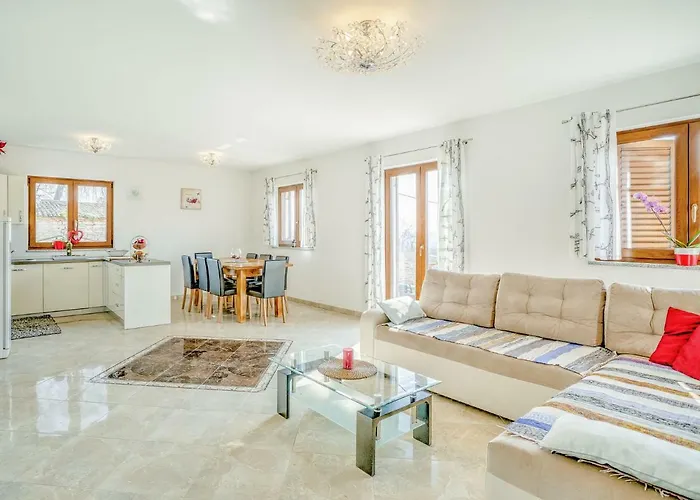 Apartment Ulika-1 By Interhome Tar-Vabriga