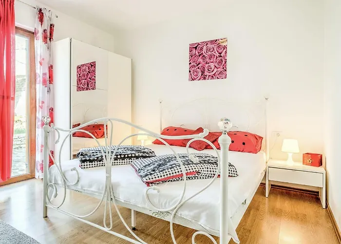 Apartment Ulika-1 By Interhome Tar-Vabriga